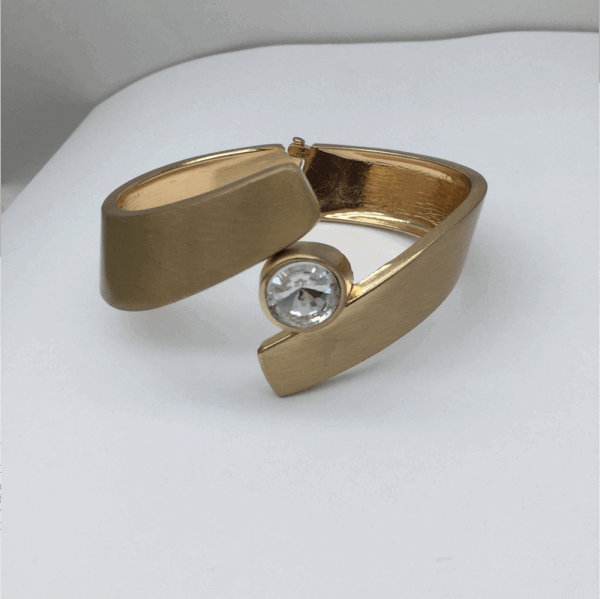 Gold Single Front Stone Hinge Bangle