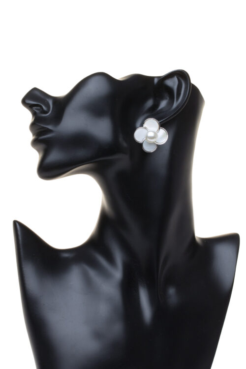 White pearl clover earrings